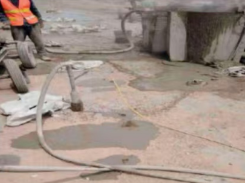 长泰水泥混凝土路面板底注浆技术 路面脱空注浆整治方案